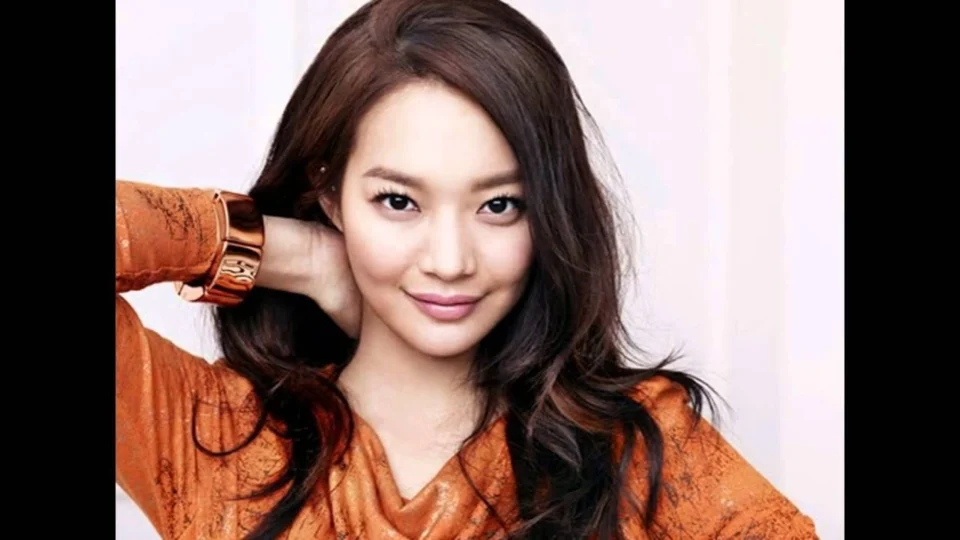 Shin Min Ah Pakai Tiga Gaun Mewah di The Remarried Empress